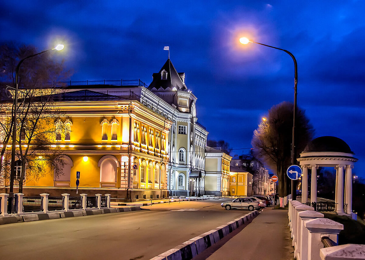 Ярославль какая. Ярославль центр города. Ночной Ярославль. Центр Ярославля ночью. Ночной весенний Ярославль.