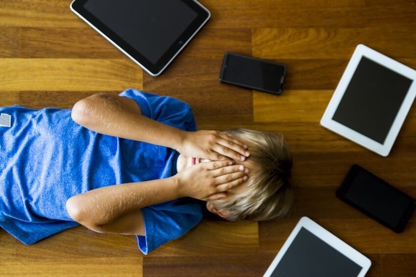 В сети Всемирной паутины часто попадают взрослые люди, но сейчас эта проблема становится все более актуальной и для современных детей.