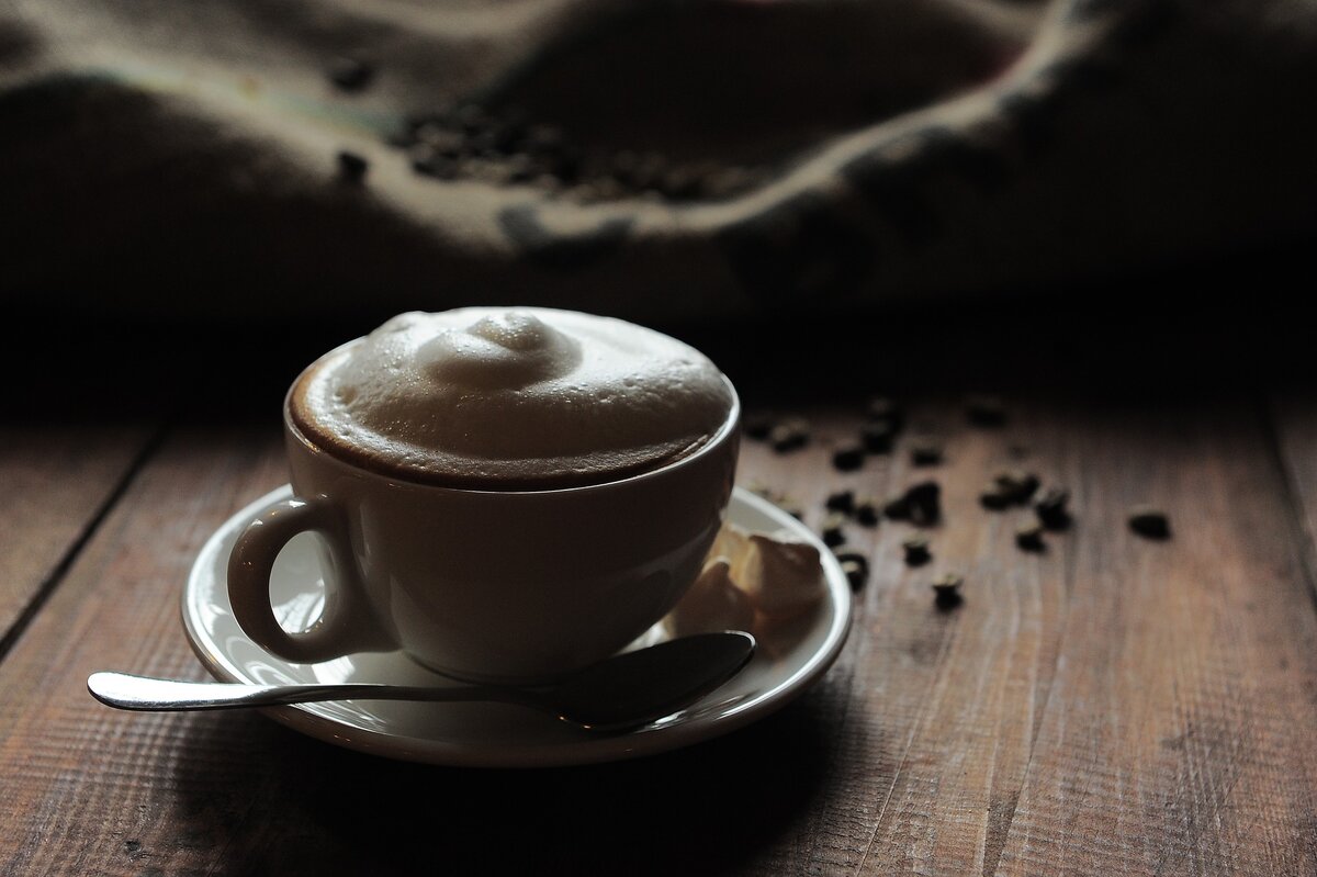 Хотя кофе без кофеина кажется более безопасной альтернативой обычному кофе, он имеет определенные побочные эффекты.