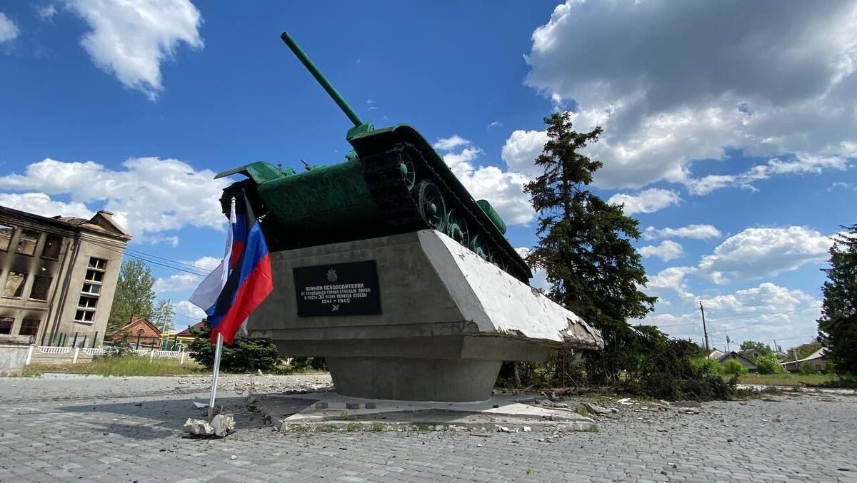 Памятник в освобождённом Красном Лимане