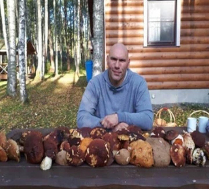 Николай Валуев грибник со стажем. Фото Степан Степанов. 