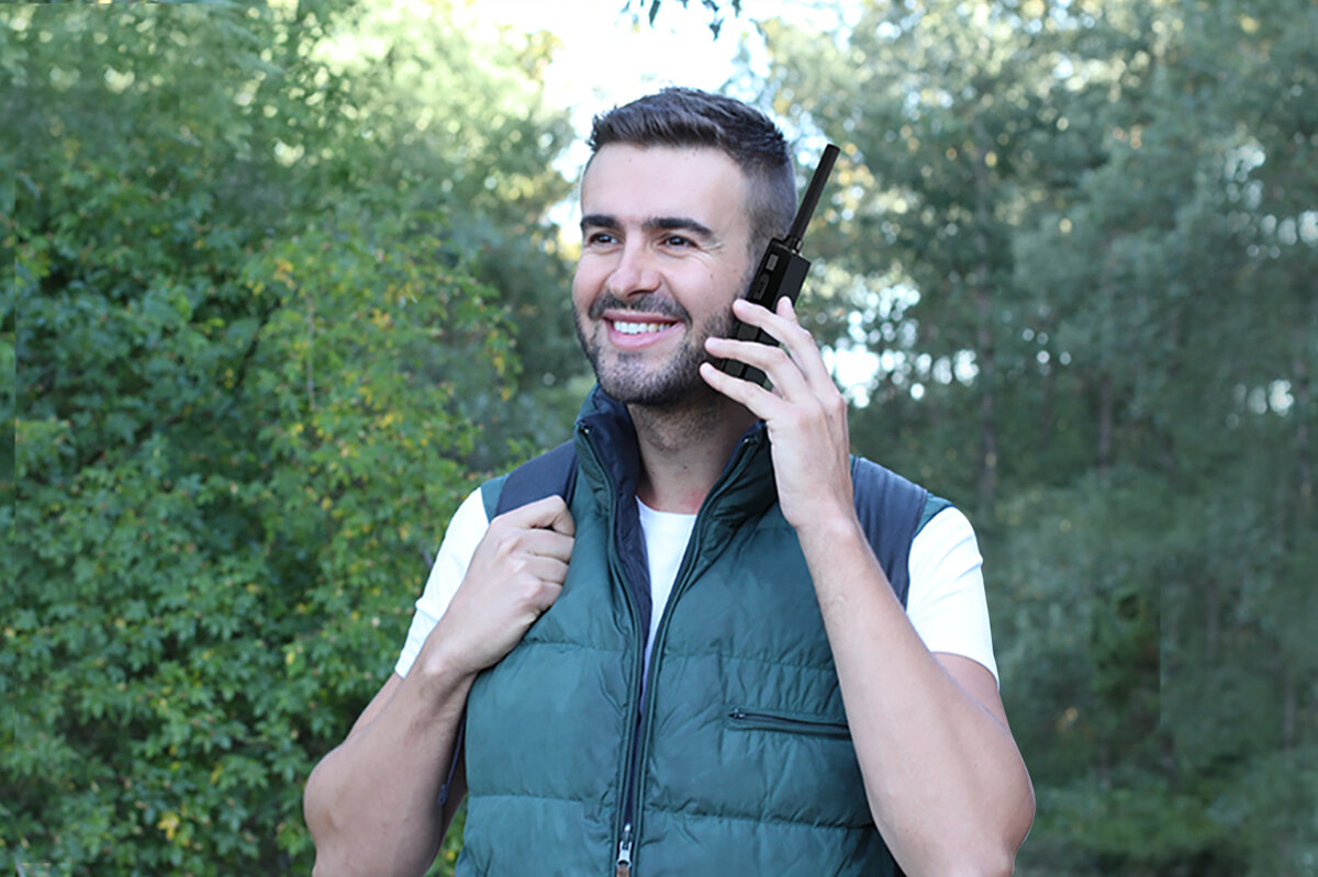 Тарифный план «Особый» - 100 минут связи по РФ на целый год за 7000 рублей и никакой абонентской платы. 