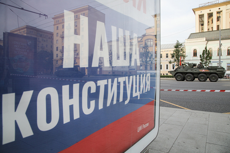 «Наши последние тенденции, включая «поправку к Конституции» сразу аж о 250 положениях — выраженный разворот в противоположную сторону, в автаркию, безответственность, деградацию и прозябание». Фото: «БИЗНЕС Online»