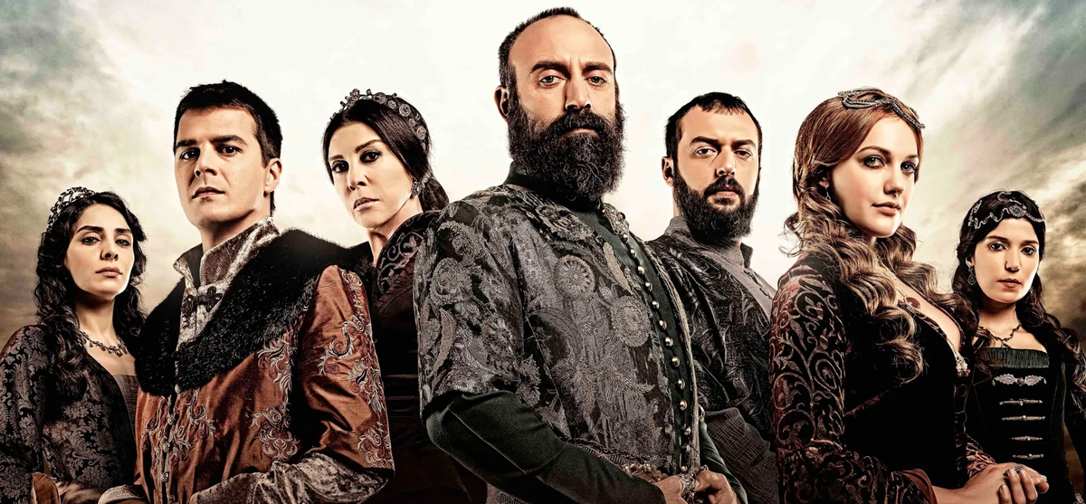Источнирк фото: https://muhtesemyuzyil.fandom.com/ru/wiki/%D0%94%D0%B5%D1%84%D0%BD%D0%B5_%D0%A1%D1%83%D0%BB%D1%82%D0%B0%D0%BD
