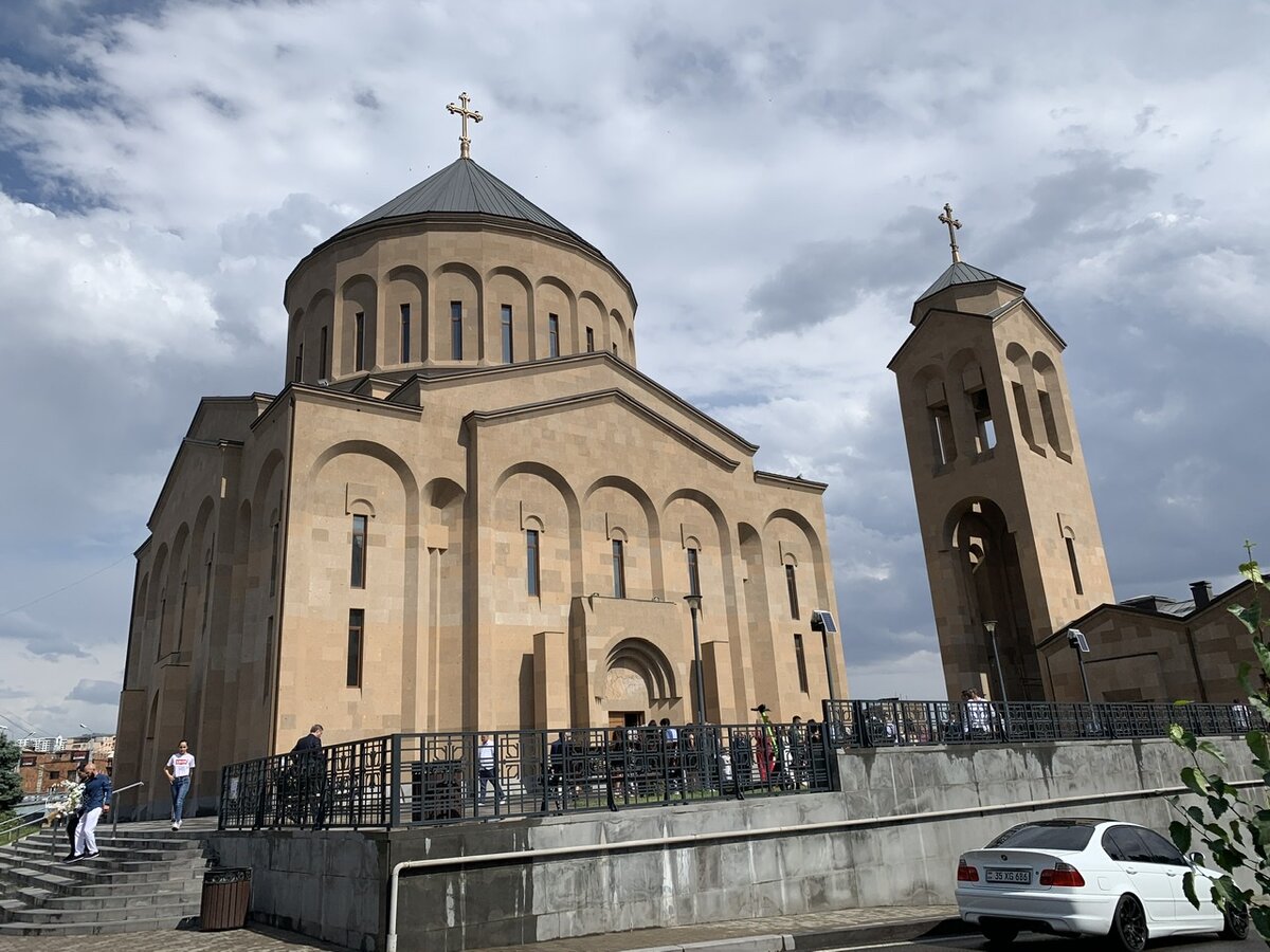 Церковь в Ереване. Фото автора 