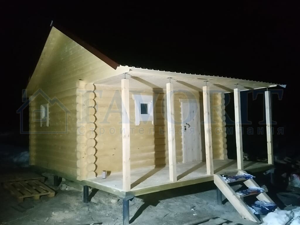 Баня 4х5 из бревна с террасой (построена компанией «Фаворит» в деревне Шумилово)