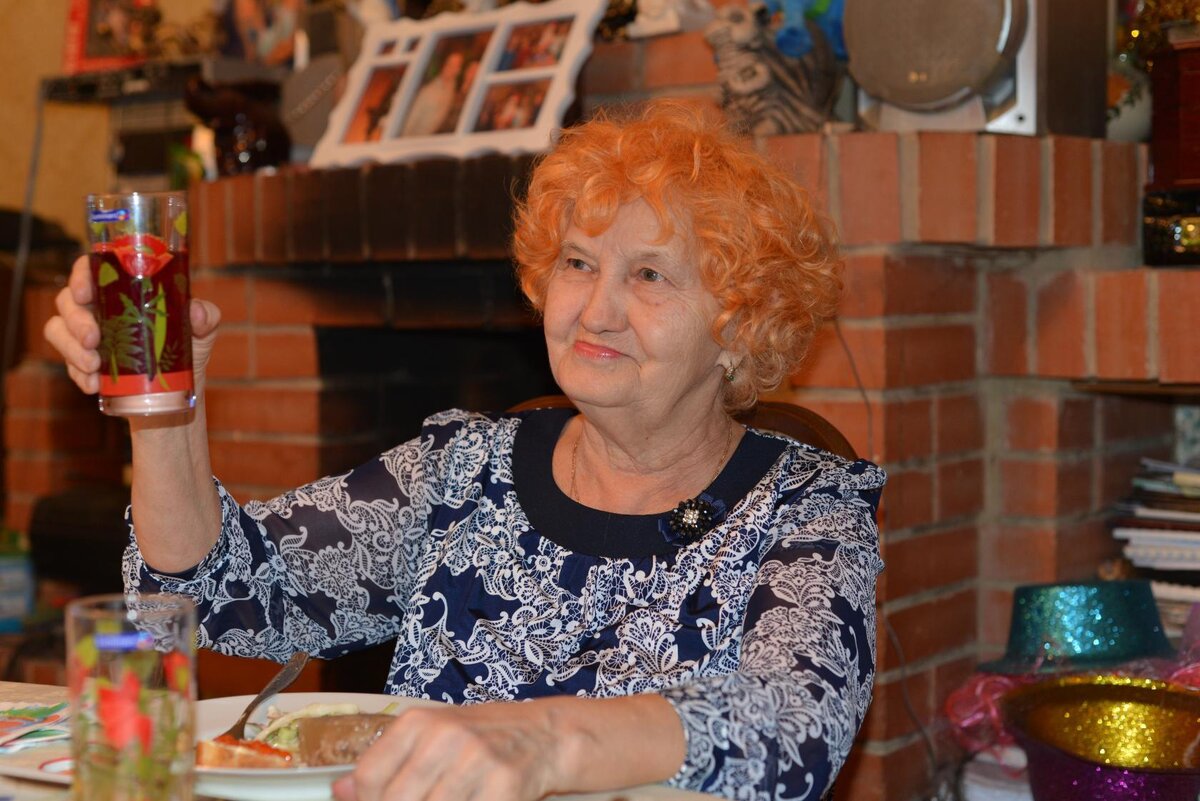 Мама очень любила праздники и Новый год особенно. Всегда верила в чудеса. И всегда много и вкусно готовила. Это еще  один замечательный талант в ее жизни.