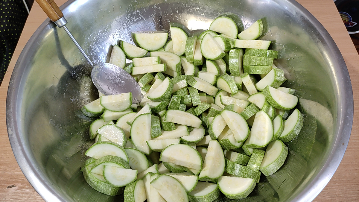 Сколько не готовь всегда мало! “Кабачки как грибы” Закусочные кабачки на  зиму! Самый простой и вкусный рецепт (любимая закуска) | На кухне два в  одном | Дзен