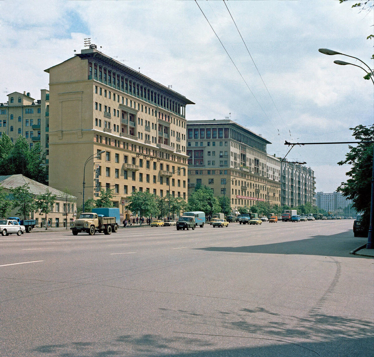 Такой была Москва 1980 х и так в 2022 году выглядят эти места на фото