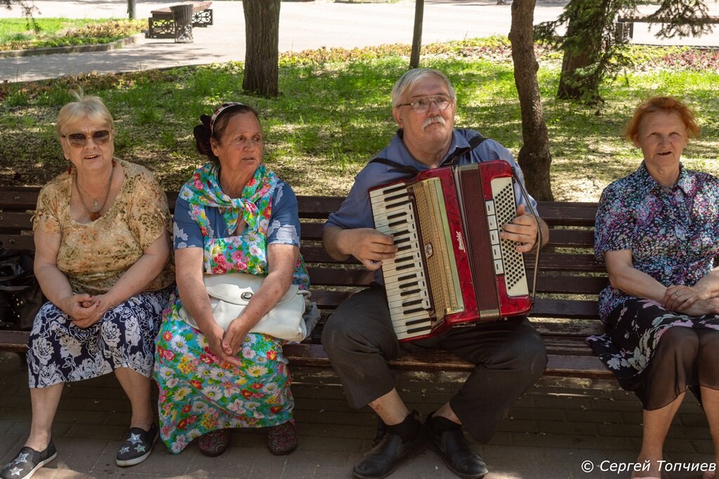 Это все они рассказывают