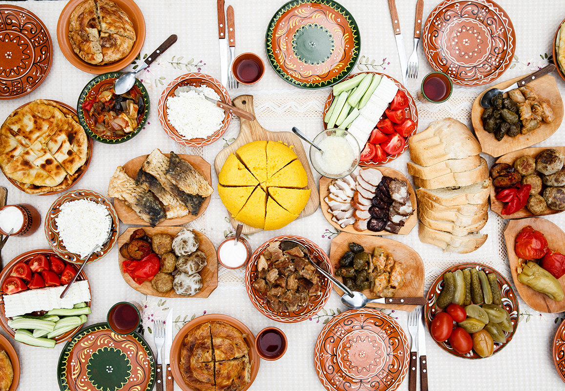     Ужин в молдавском стиле: токана, мититеи и «платочки с вишней»