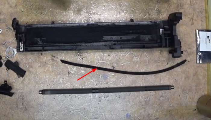 Фото 37. Устанавливаем обратно поролоновый уплотнитель