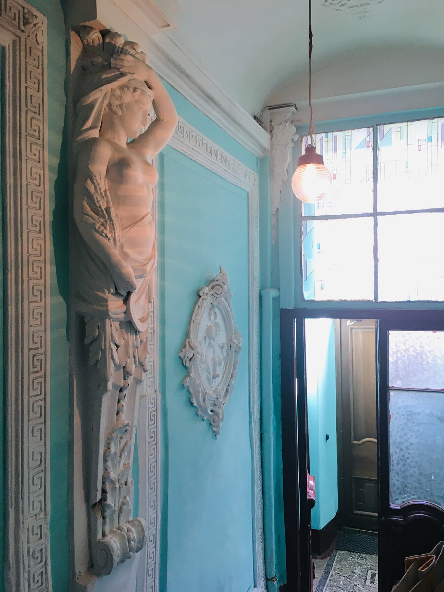 Парадная в доме В. Ф. Краевского