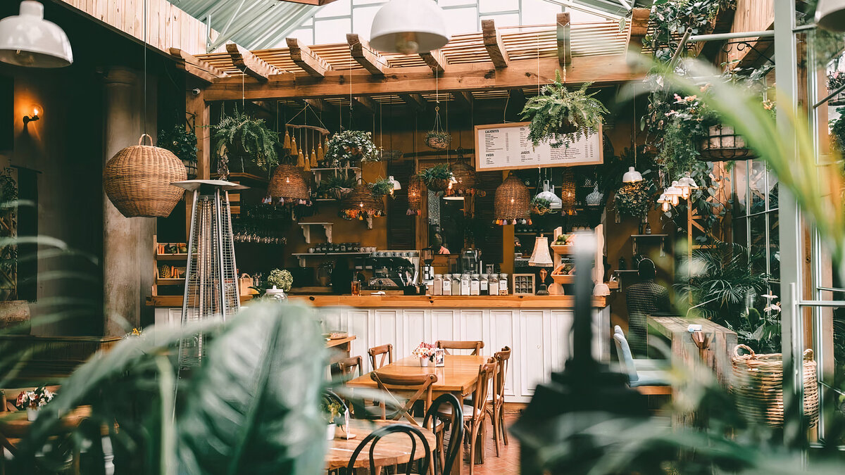 Интерьеры кафе – пример стрит-ритейла 