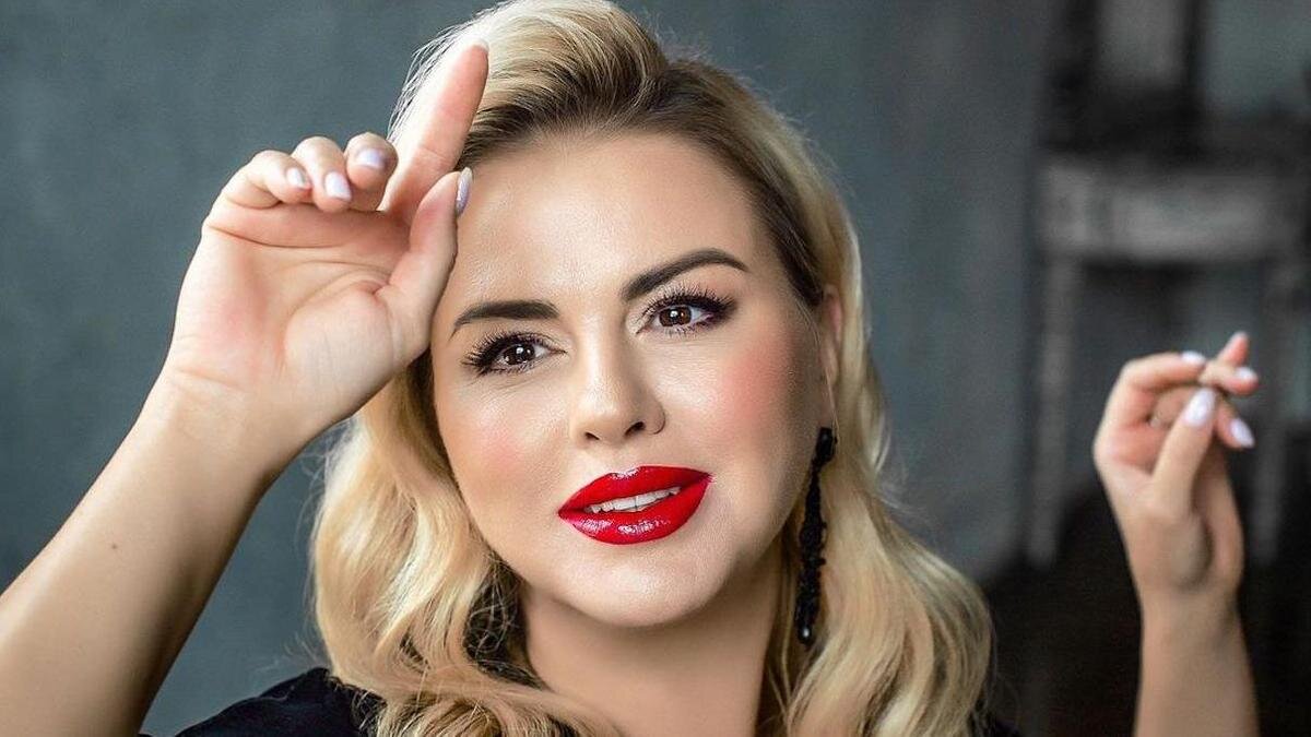    Анна Семенович:instagram.com/ann_semenovich