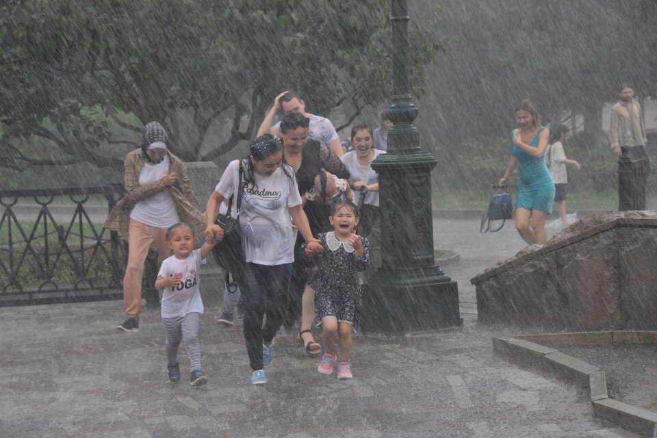     Более 30 мм осадков выпало в Москве 24 сентября Владимир ВЕЛЕНГУРИН