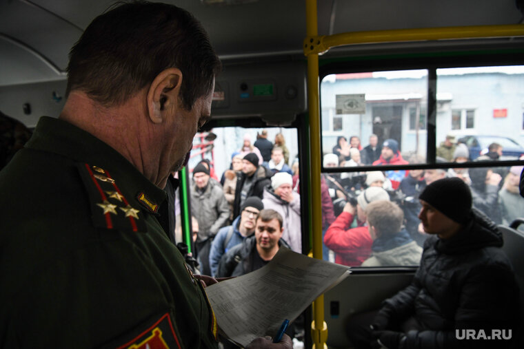    На границе РФ и Грузии выдают повестки мобилизованным гражданам