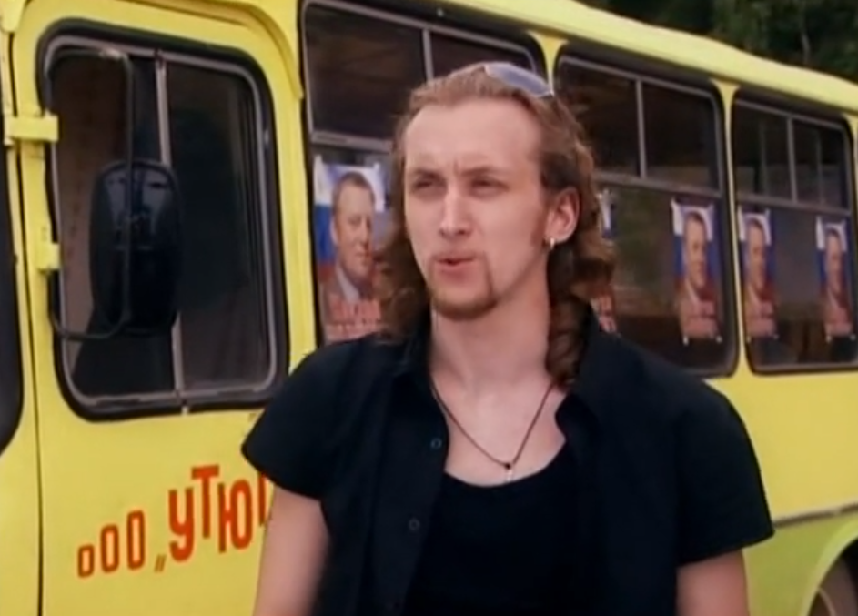 Кадр из кинофильма "Автобус", 2008 г., режиссер Владимир Нахабцев (младший), сценаристы Андрей Шитиков, Сергей Виноградов, Ирина Ратушинская, композиторы Ангелина Романенко, Лев Ростовский (скриншот)