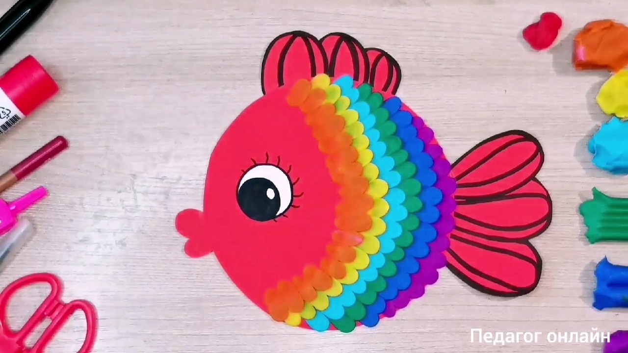 Радужная рыбка из шарикового пластилина