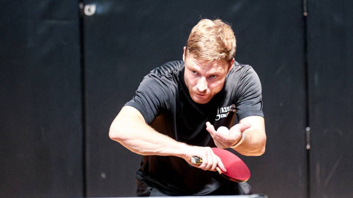    Представитель ПАО «Газпром нефть» Сергей Гущин — один из активных участников спартакиады «Моспром-2022». Он сразился в отборочных соревнованиях по настольному теннису, в которых за победу состязались много соперников. Не менее напряженная борьба развернулась также между пловцами за выход в финал спартакиады / Фото: Пресс-служба Департамента инвестиционной и промышленной политики Москвы