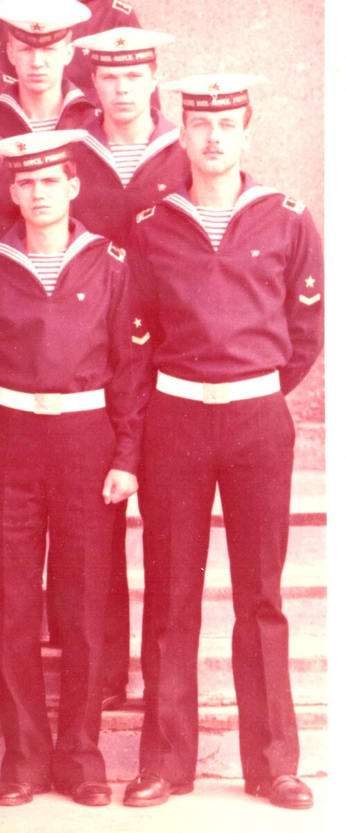 Илья Цельш - крайний справа.