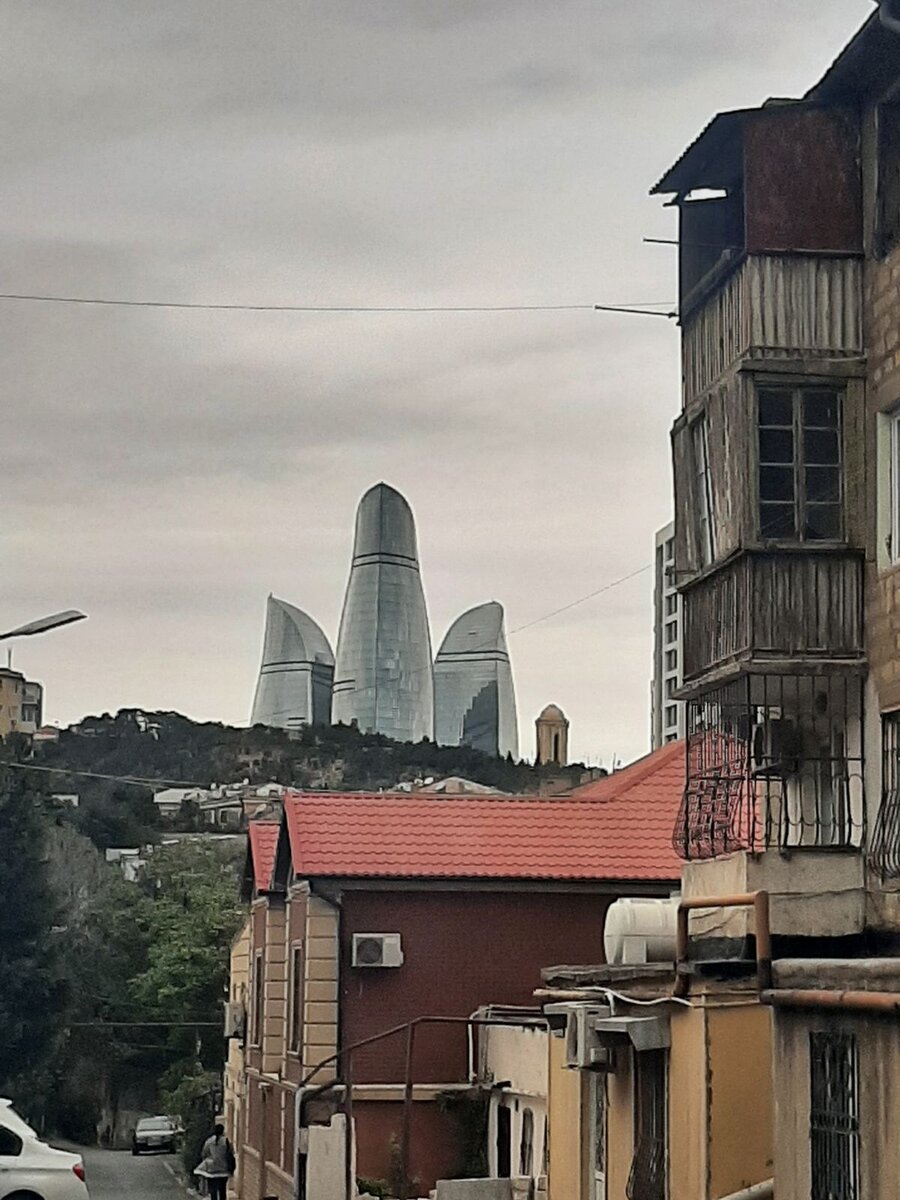 Азербайджан. Вид на Пламенные башни. Баку.