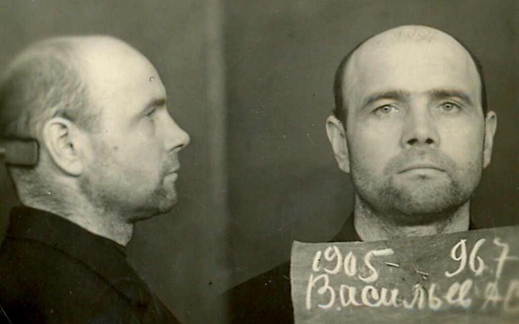 Лозунги блокадного ленинграда. Блокада зигзаг. Блокада зигзаг. Ав блокада 1 степени на экг. Ленинградский трамвай 1942.