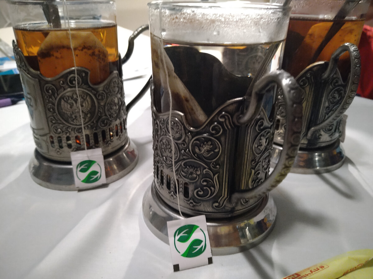 Какой же поезд без чая в этих замечательных стаканах!