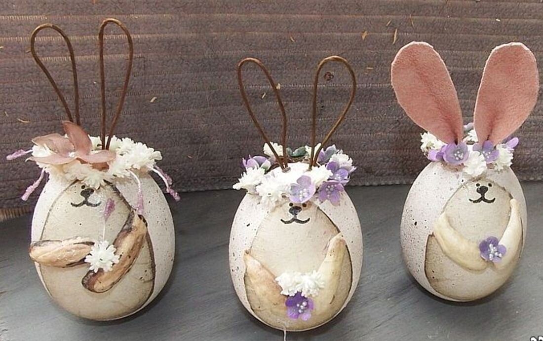 Если в лапочки дать елочку или веночек сделать новогодним, кто вспомнит про Пасху? Правда, я бы все равно сделала универсальных, скорее. Два венка это вариант, один зимний, один весенний, а можно хоть 4 на все сезоны.
