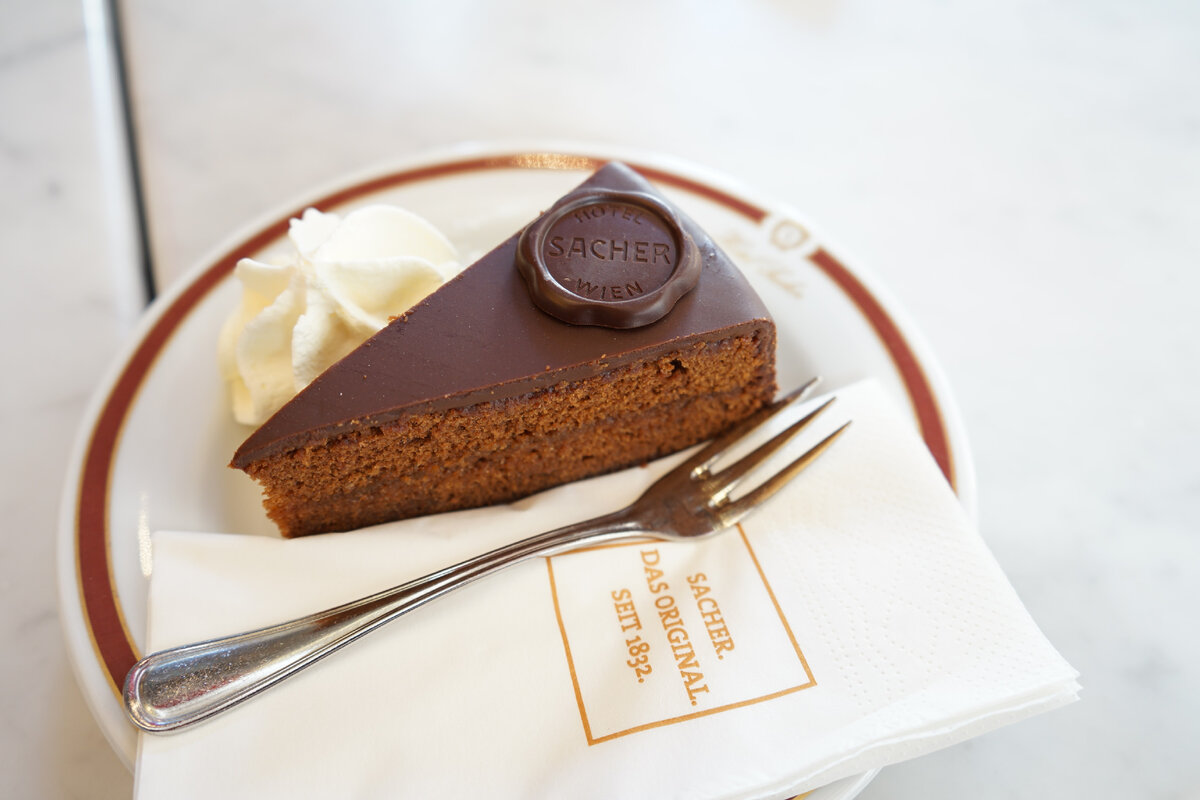 Торт Захер (нем. Sachertorte)