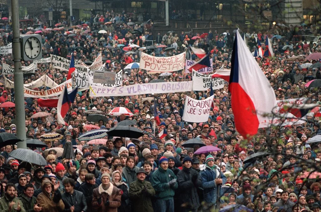 Революции в восточной европе. Революция в Чехословакии 1989. Бархатные революции 1989-1990. Чехия 1989. Бархатная революция в Чехословакии.