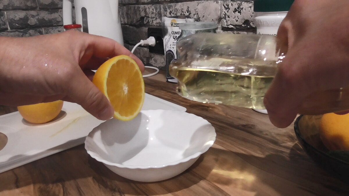 Как выжать Сок Пластиковой бутылкой из любых цитрусовых