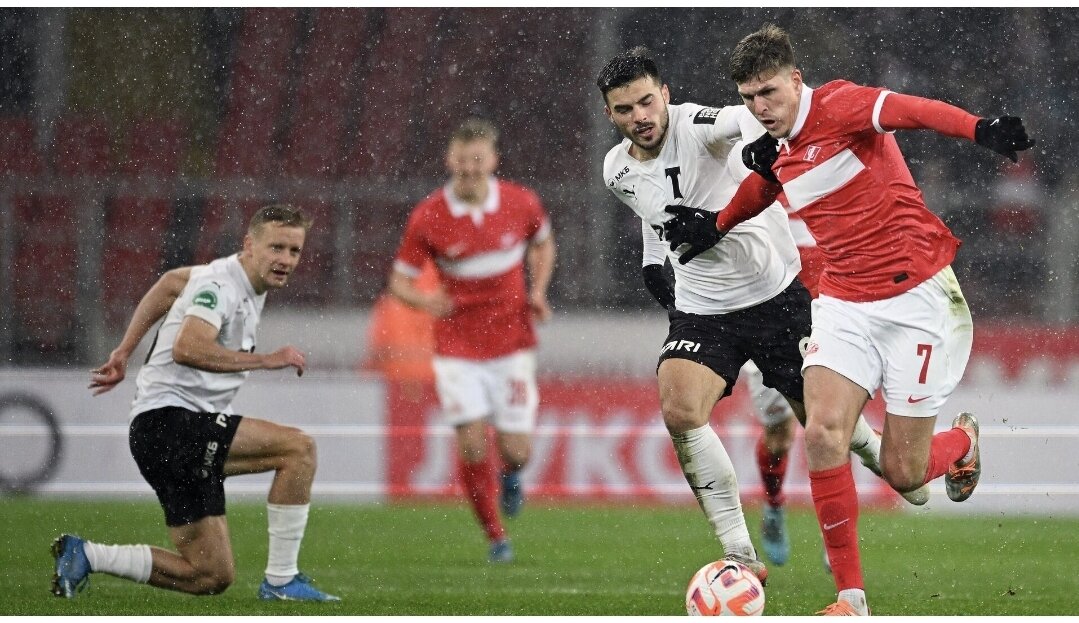 "Спартак" в форме с класическим ромбом и без лого спонсоров. Фото РИА Новости