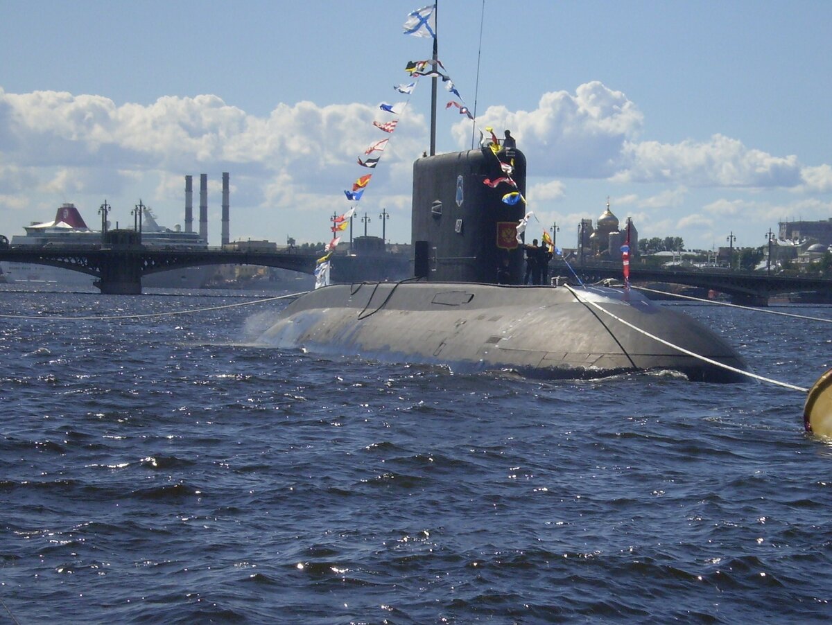 Российская дизель-электрическая подводная лодка проекта Б-806 «Дмитров», проект 877ЭКМ. СПб. 2008 год.