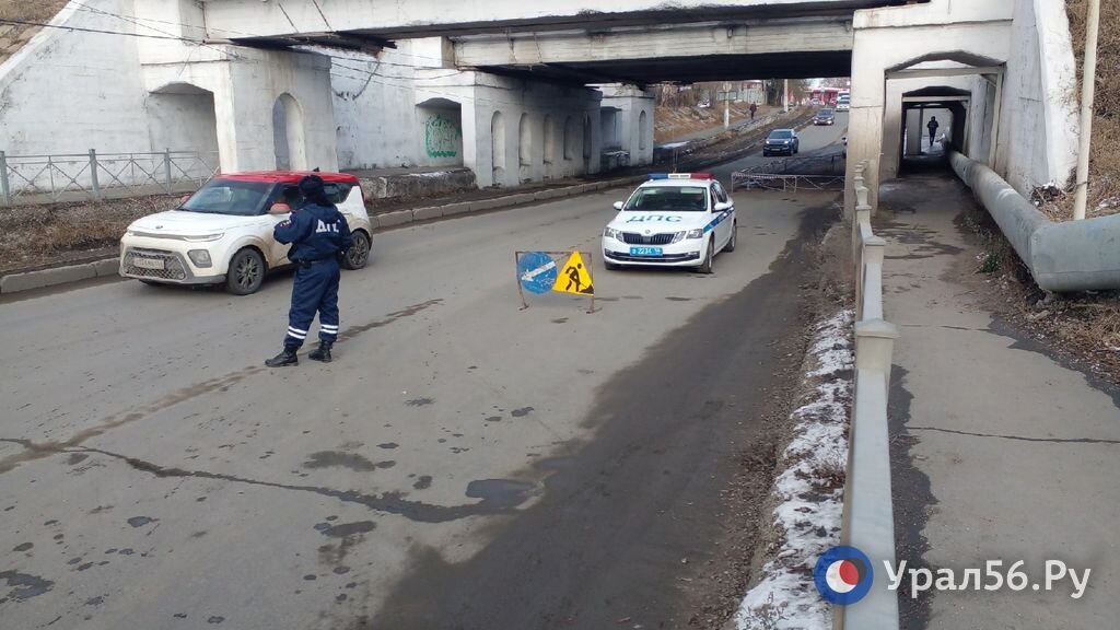    Движение под ж/д мостом в Орске, где частично обрушились плиты, будет перекрыто с 00:00 до 04:00