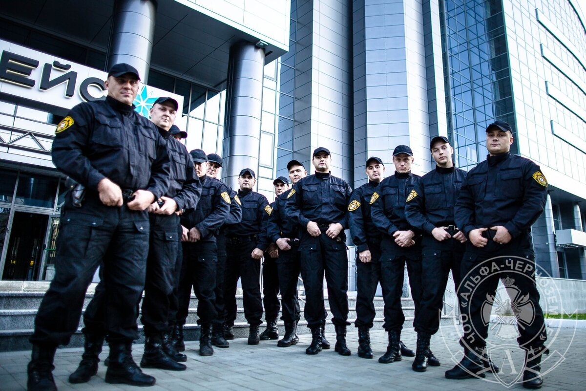 Частная охрана - это готовое коммерческое подразделение с универсальными возможностями. Ключевое слово - "коммерческое". И это никакая ни разу ЧВК с узкими задачами за пределами станы. Заставлять охранников бесплатно выполнять обязанности МВД или Росгвардии - для страны это бомба замедленного действия.