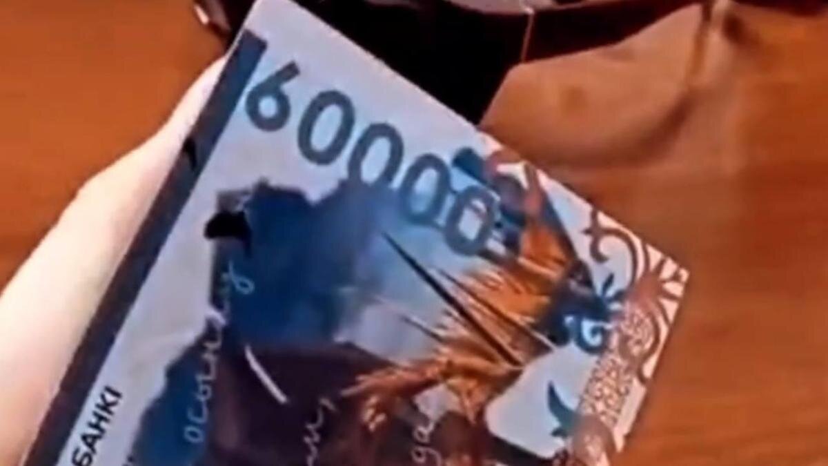    Купюра в 60 тысяч тенге:instagram.com/kris__p__official