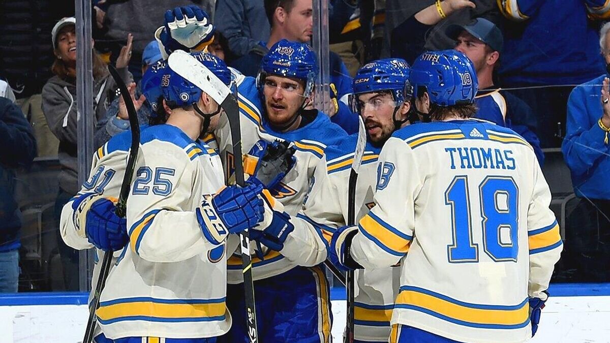    Павел Бучневич (в центре)© Фото : twitter