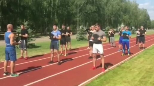 Японская спортивная школа тренируется усе