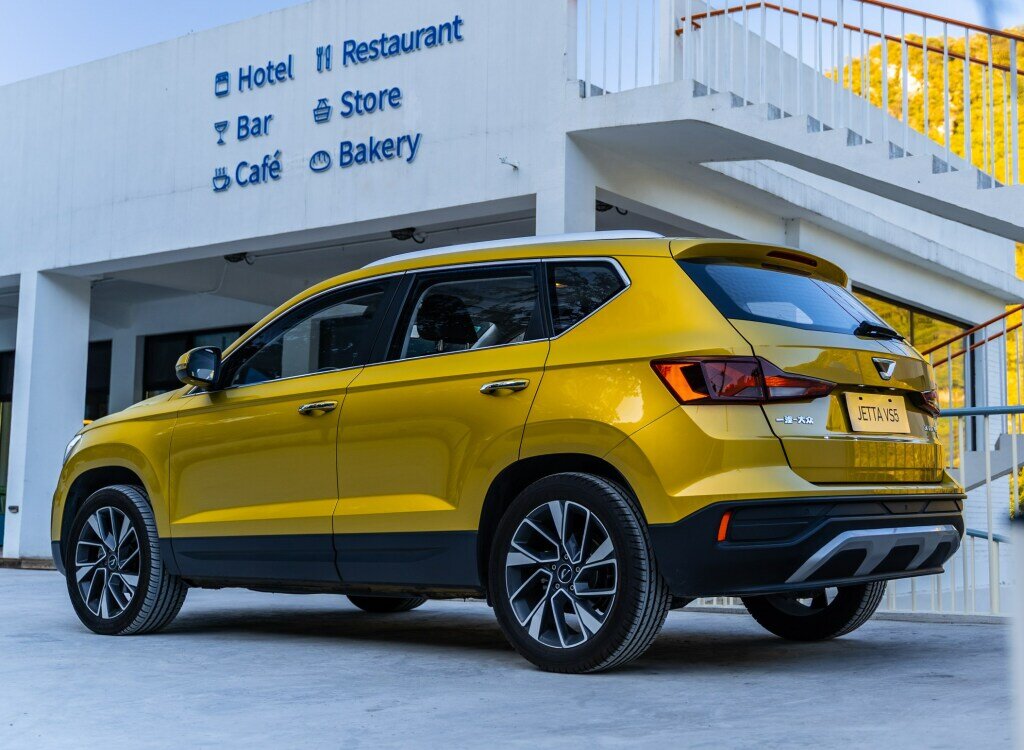    В России появился китайский аналог Шкоды Карок: цена ниже 2 млн