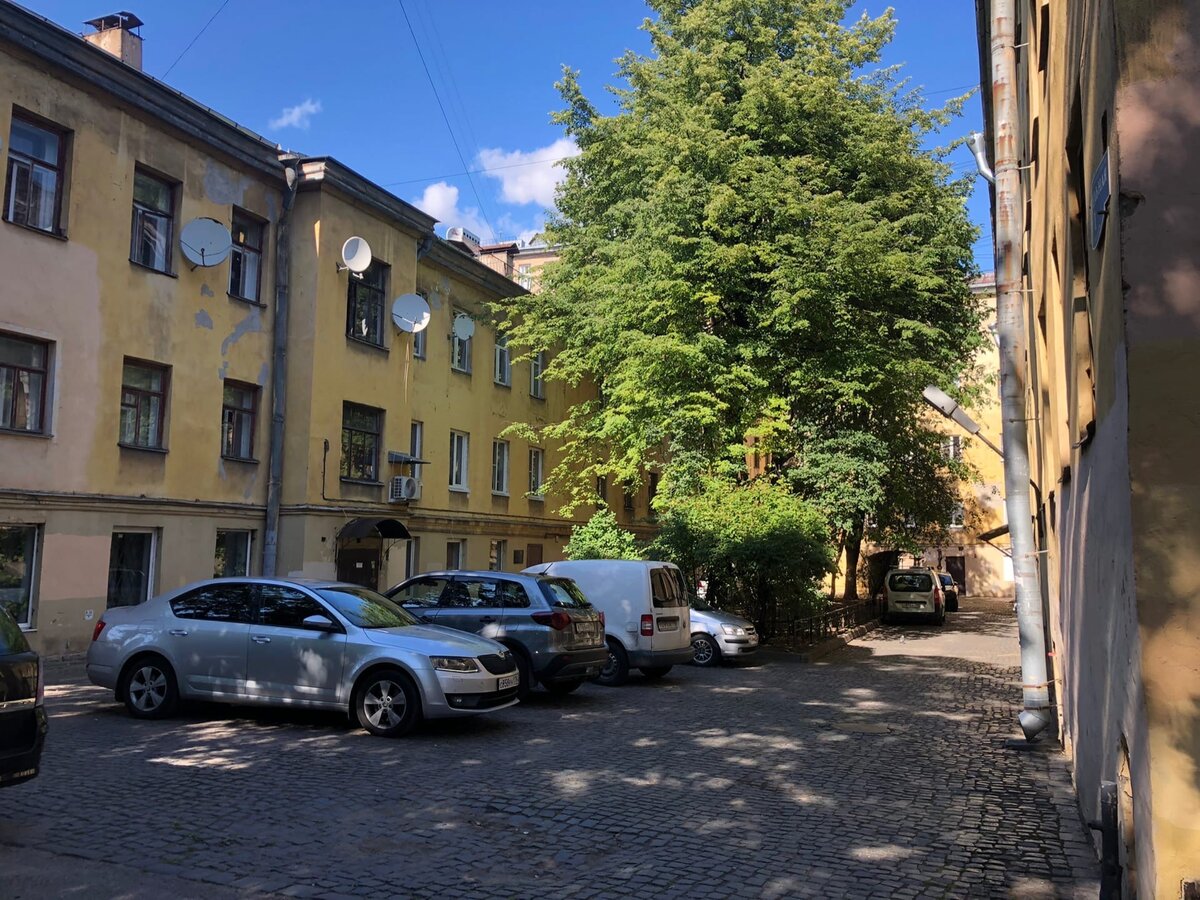 А это -площадь (!!!) на Васильевском острове. Фото автора