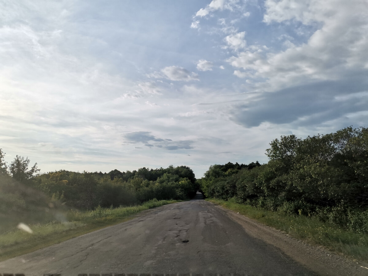 Дорогу ремонтируют, поймали массу ям, ямок и ямищ, но доехали. 