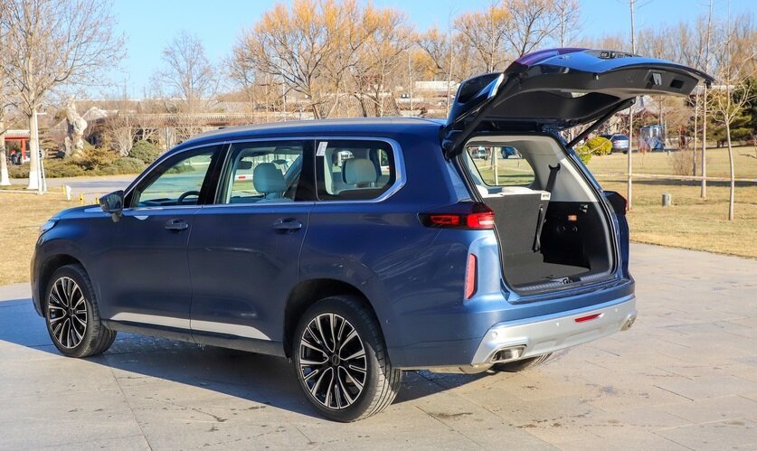 На фото: кроссовер Exeed VX