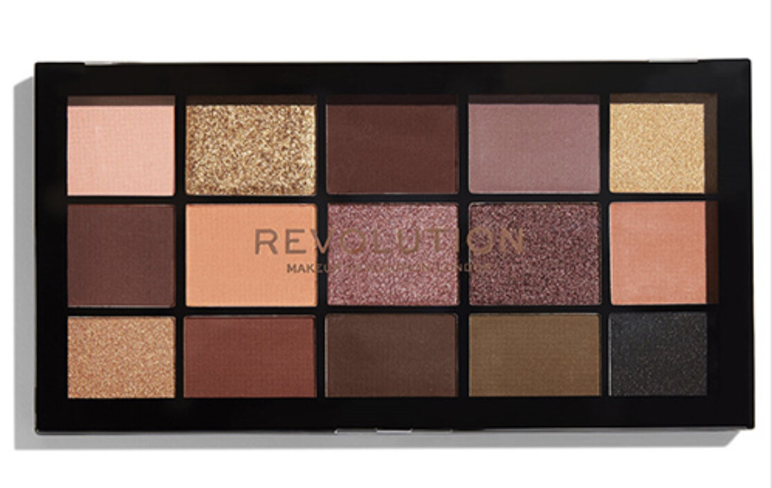 Цена 699 рублей и есть все оттенки для макияжа.