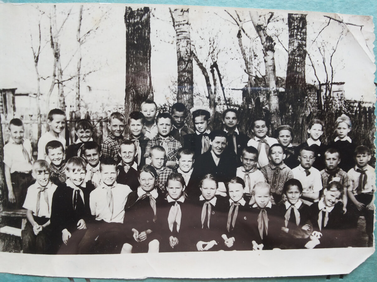 Начальная школа р.п.Абатский 1965г. наш  четвёртый класс.