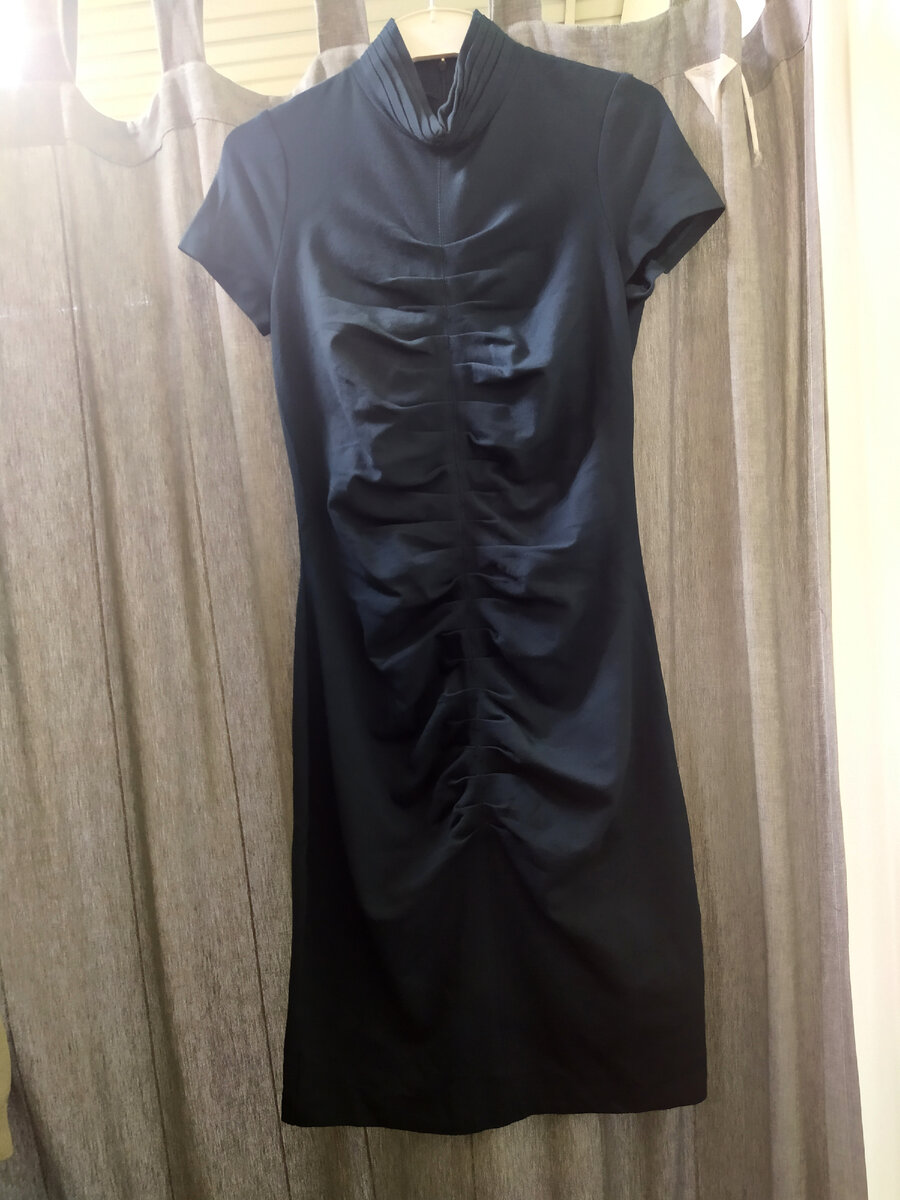 Платье Sinequanone.