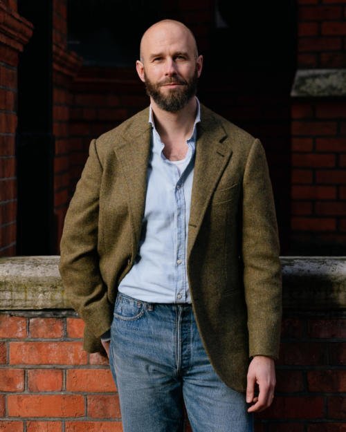 Твидовый пиджак - хорошая идея. Но в нашем климате это, скорее, верхняя одежда.