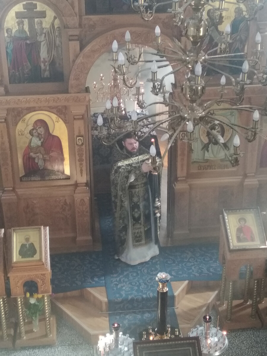 Возглас на Литургии - Свет Христов просвещает всех!