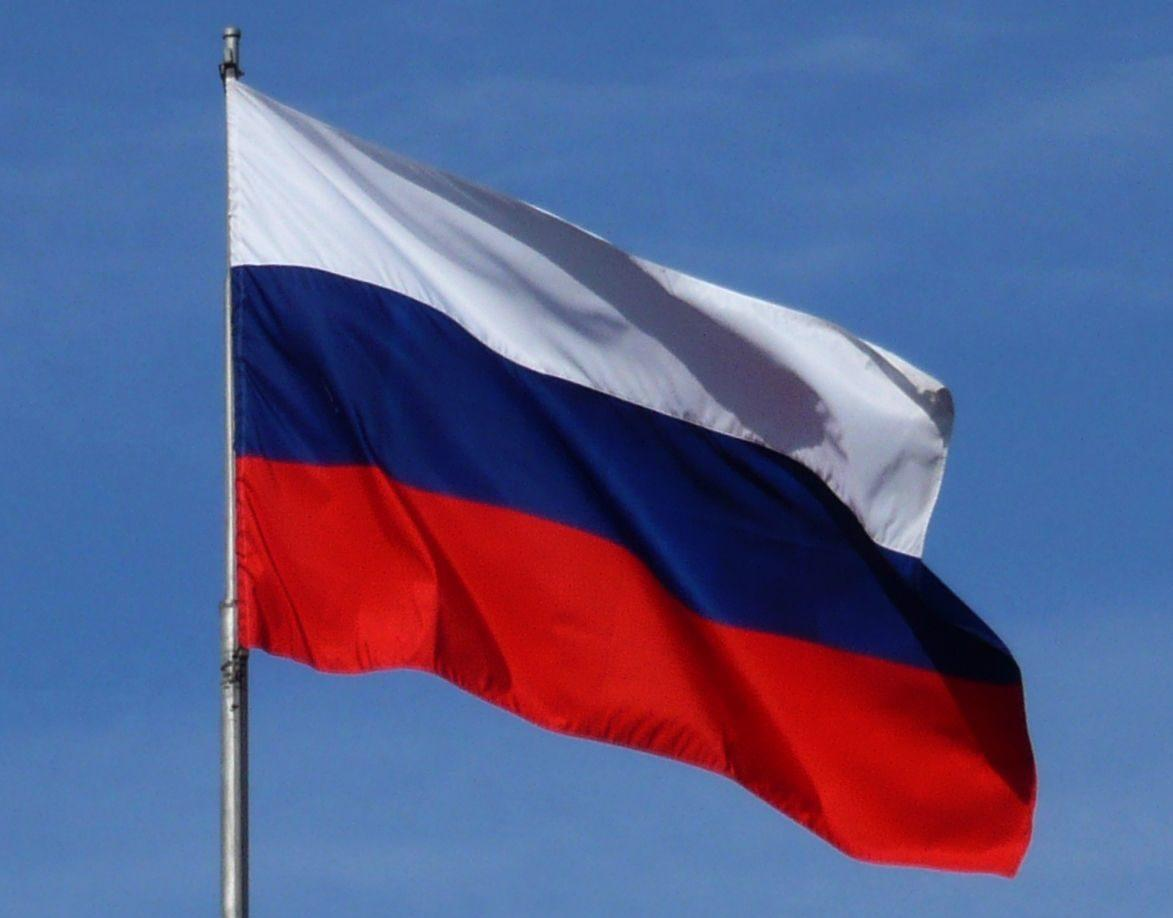 Показать флаг россии триколор фото