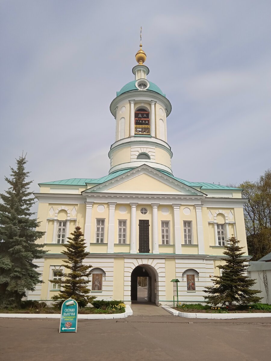 Надвратная церковь Дмитрия Ростовского, Фото автора.